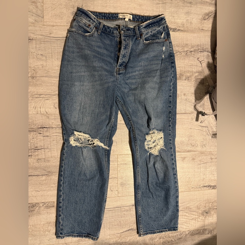 Abercrombie & Fitch. Curve Love Dad High Rise.